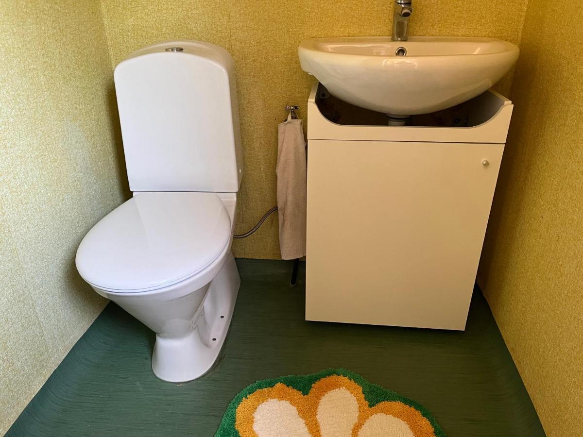 Stuga Centrala Faerjestaden Med Gangavstand Till Det Mesta Exterior photo